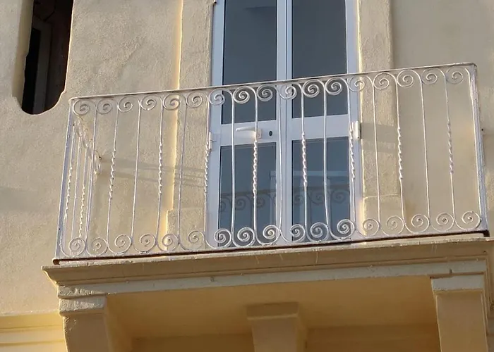 아파트 Cosy Away From