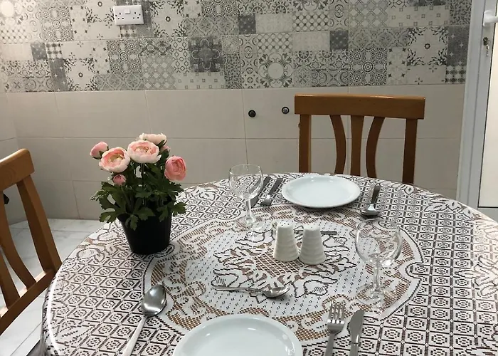 아파트 Cosy Away From *